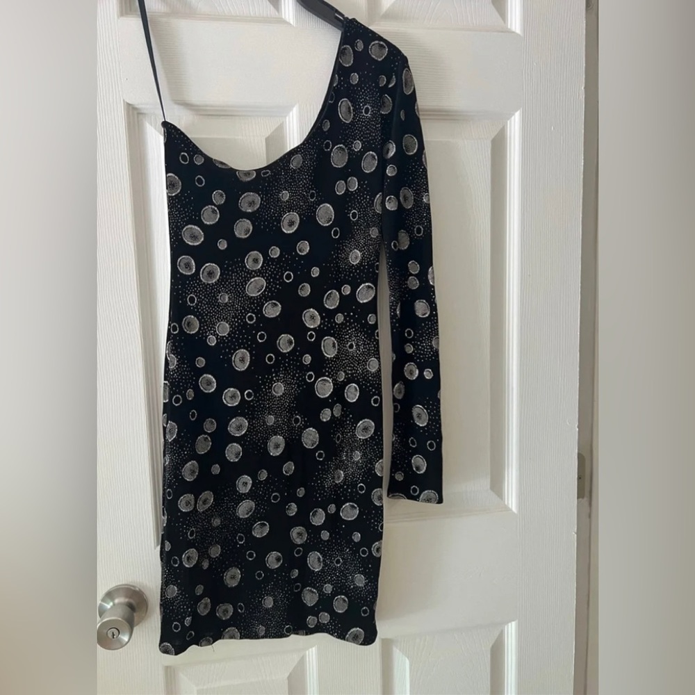ONE SHOULDER BLACK & SILVER MINI DRESS